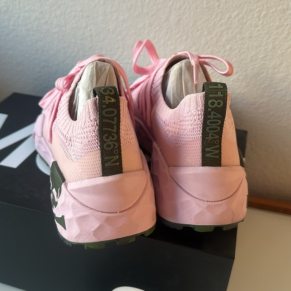 G/FORE Women’s MG4.1 Spikeless Golf Shoe Light Pink - Picture 7 of 10